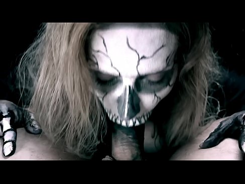 ❤️ Demonsko dekle sesa kurca s svojimi črnimi usti in pogoltne spermo. Fucking video na sl.xxxtun.ru ❌❤